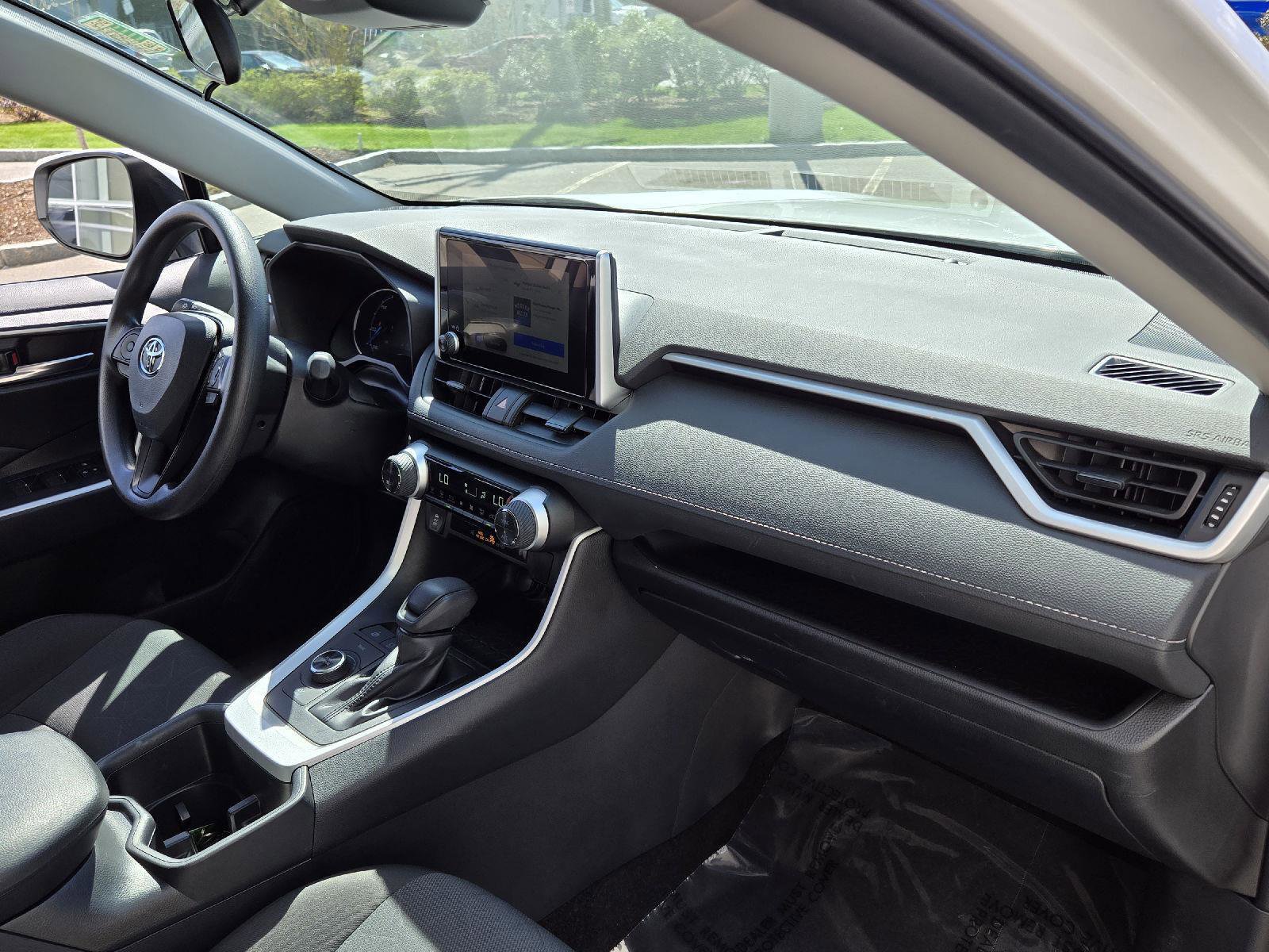 Used 2025 Toyota RAV4 XLE AWD/4WD image 13