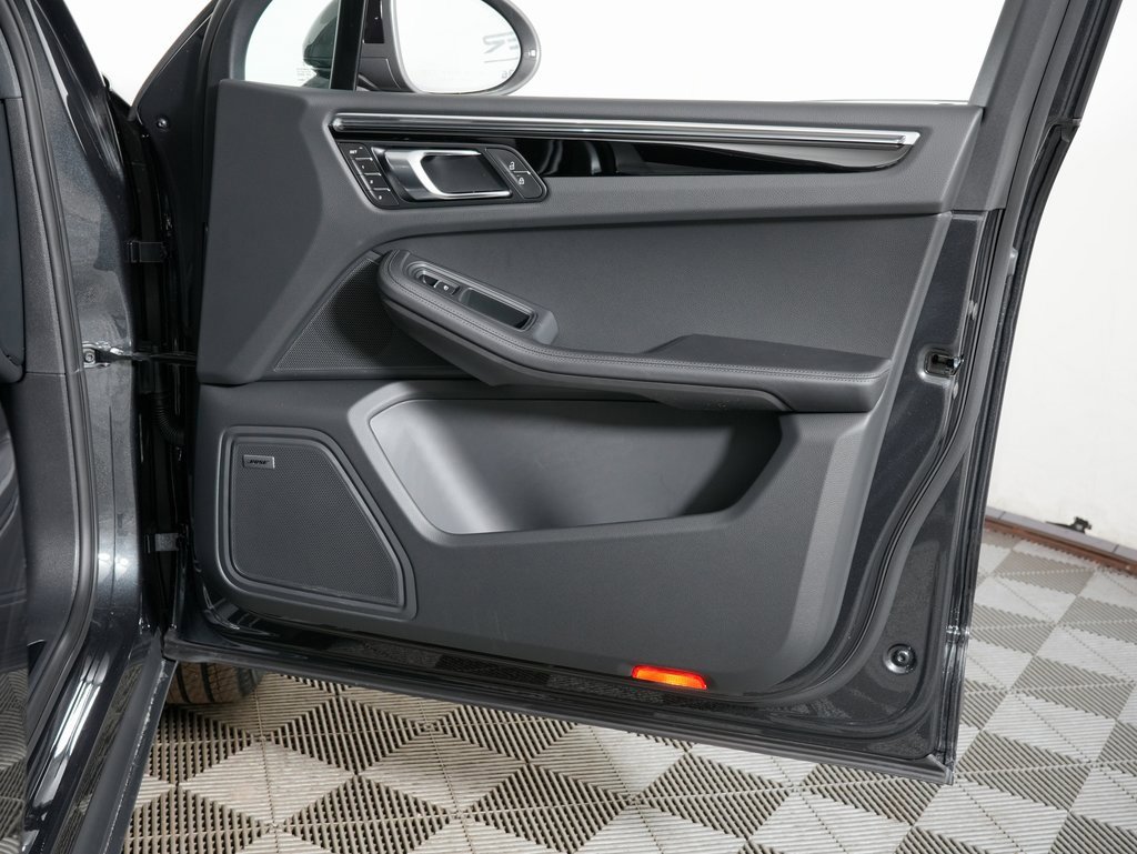 New 2026 Porsche Macan Turbo image 37
