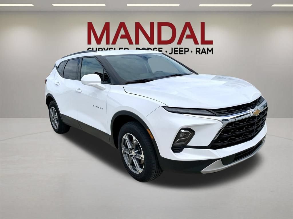 Used 2024 Chevrolet Blazer LT w/ Convenience Package FWD image 4