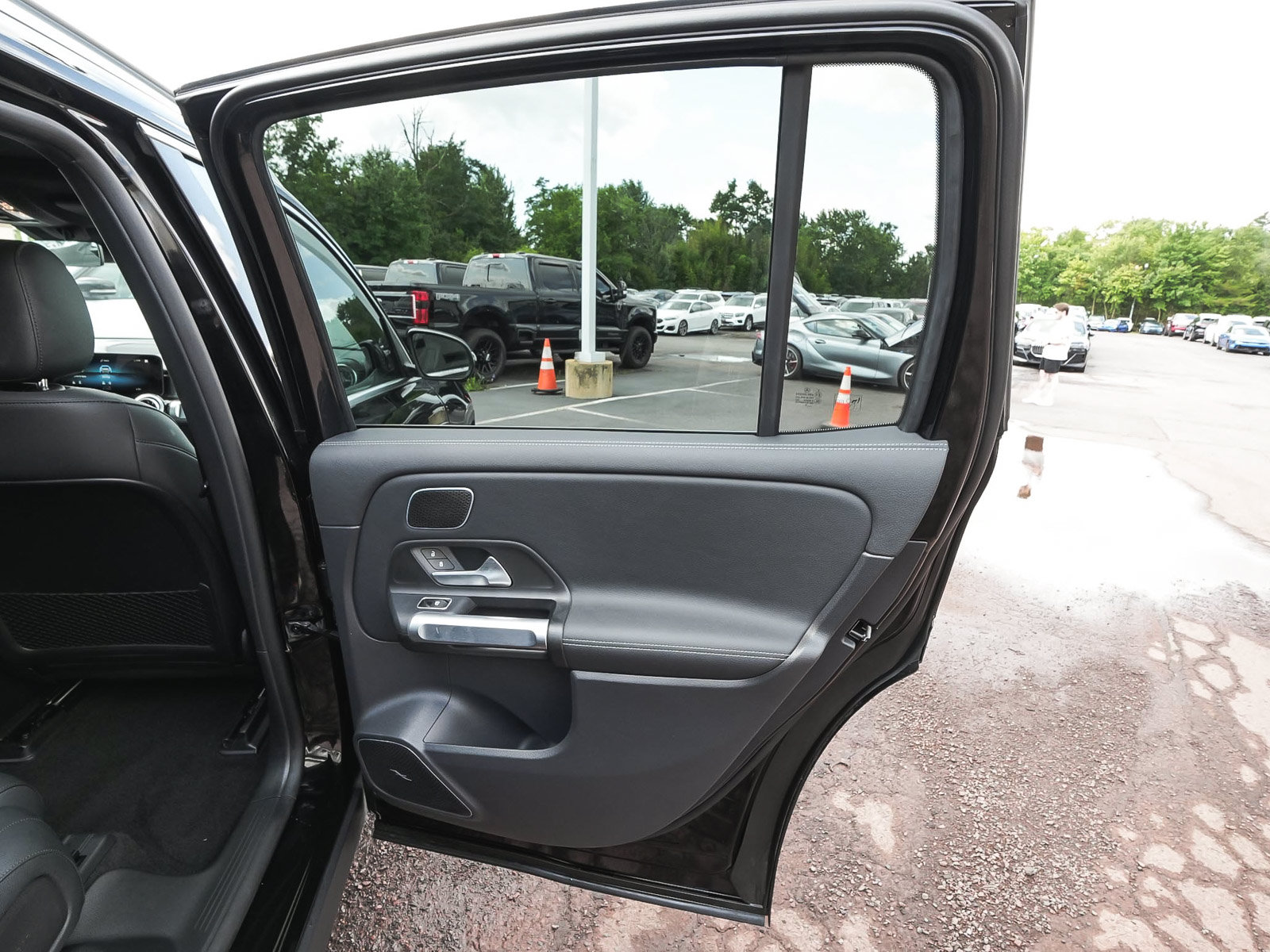Used 2023 Mercedes-Benz EQB 300 4MATIC w/ Pinnacle Package image 15