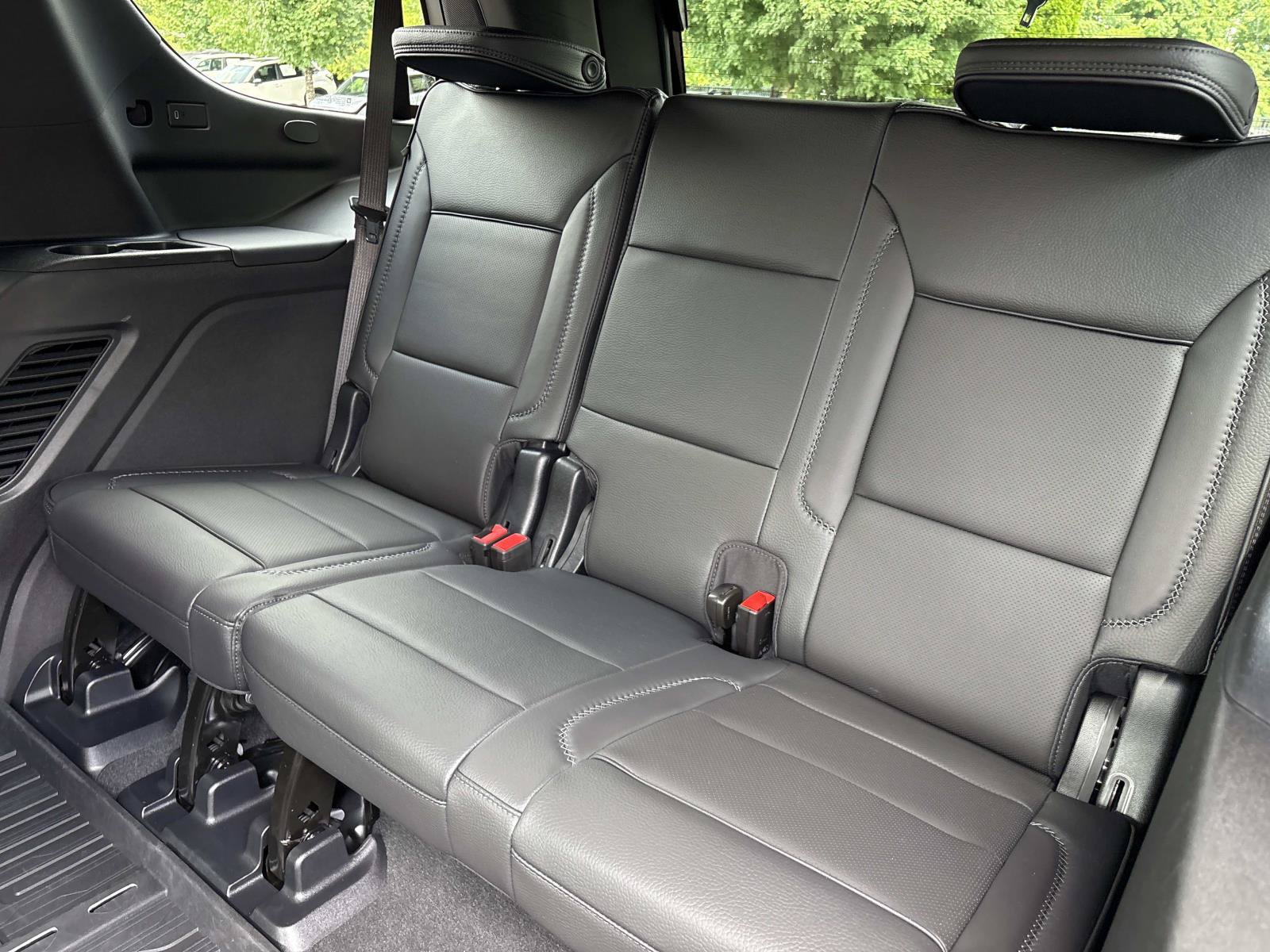 Used 2025 GMC Yukon Denali w/ Denali Reserve Package AWD/4WD image 32