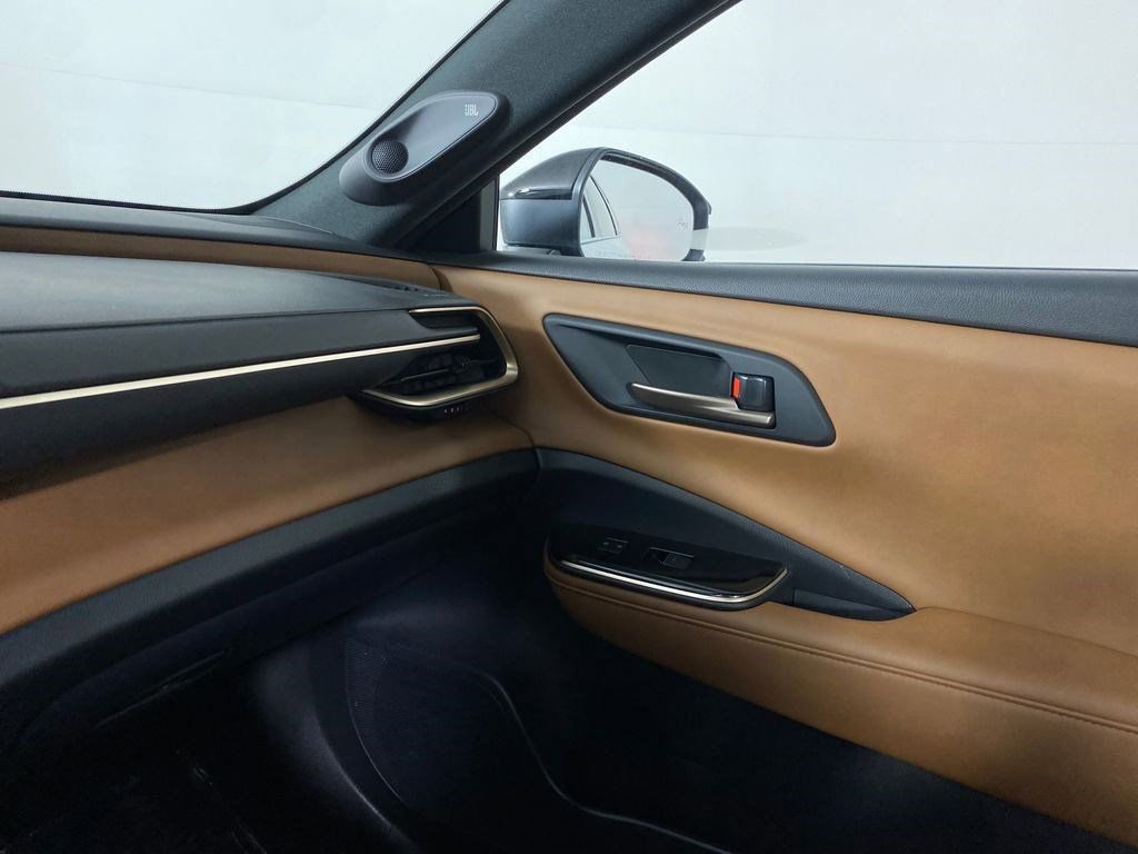 Used 2025 Toyota Crown Signia Limited w/ Advanced Technology Package image 24