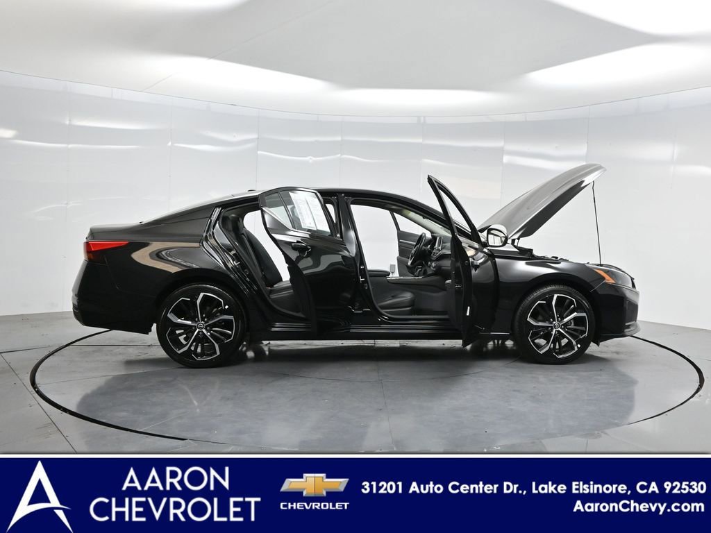 Used 2023 Nissan Altima 2.5 SR image 3