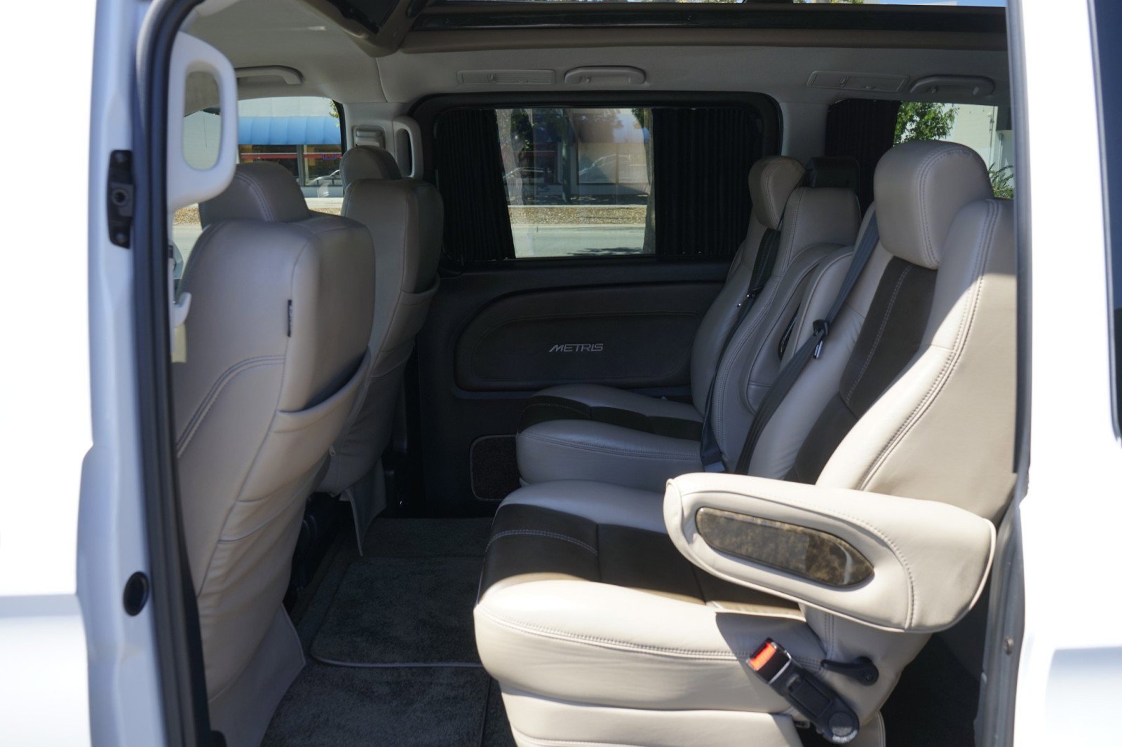 Used 2018 Mercedes-Benz Metris Passenger image 24