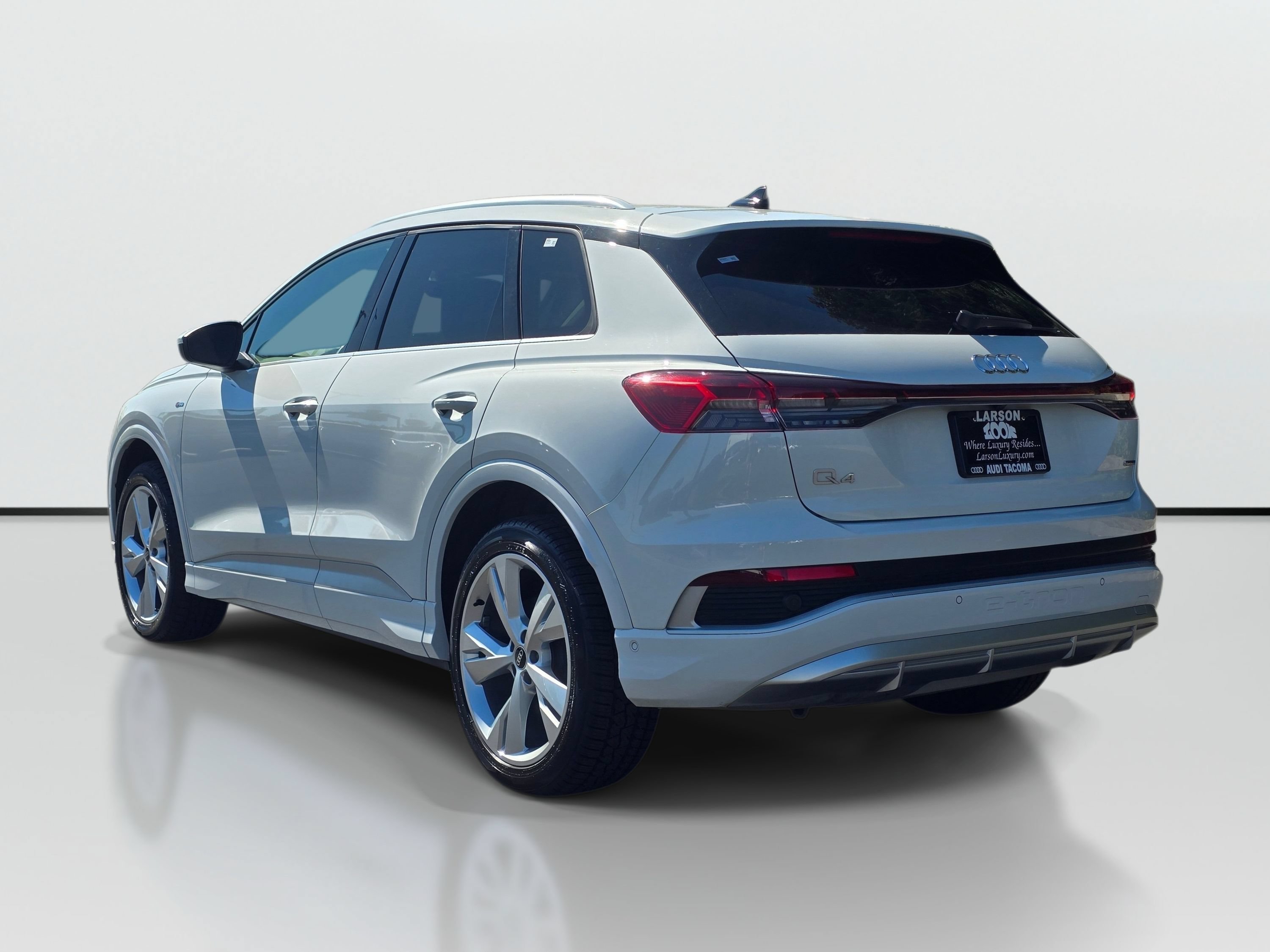 Used 2023 Audi Q4 e-tron Premium Plus AWD/4WD image 4