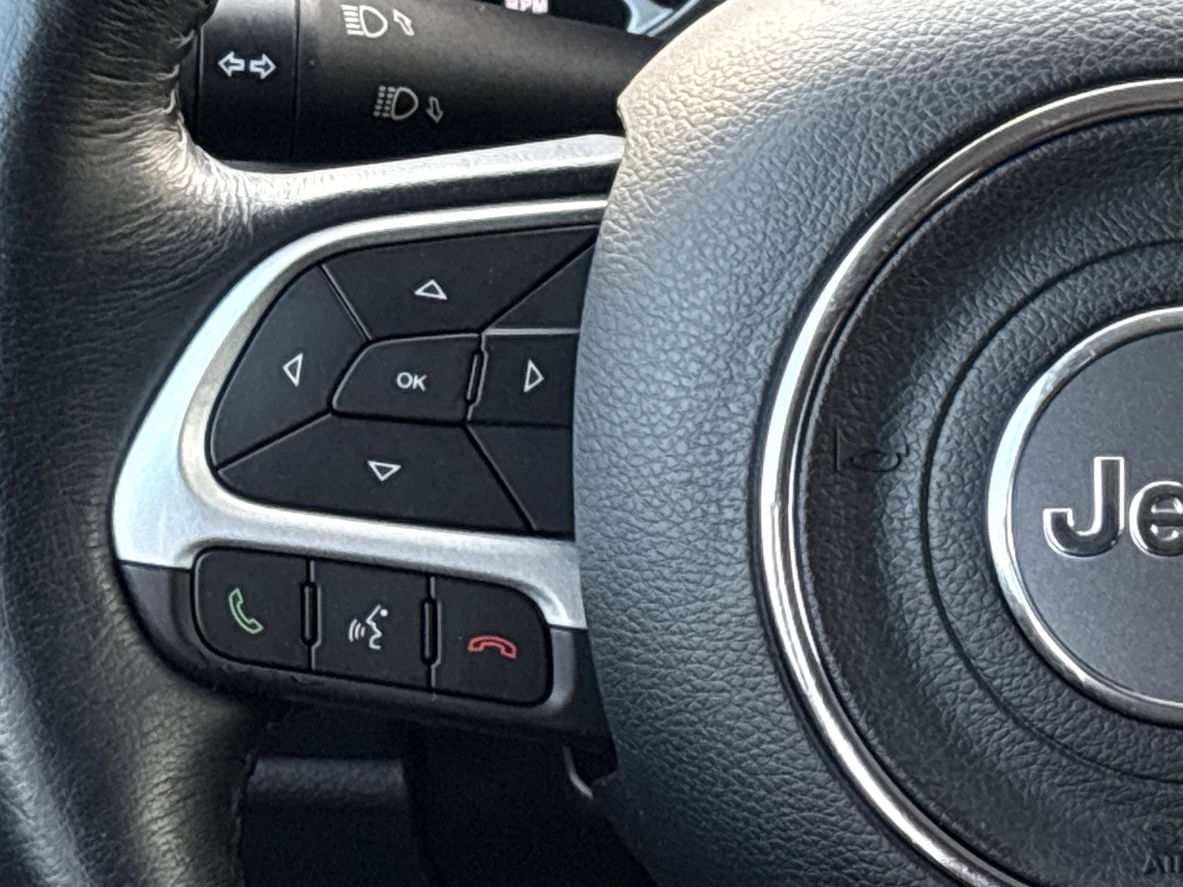 Certified 2023 Jeep Renegade Latitude w/ Premium Group image 21