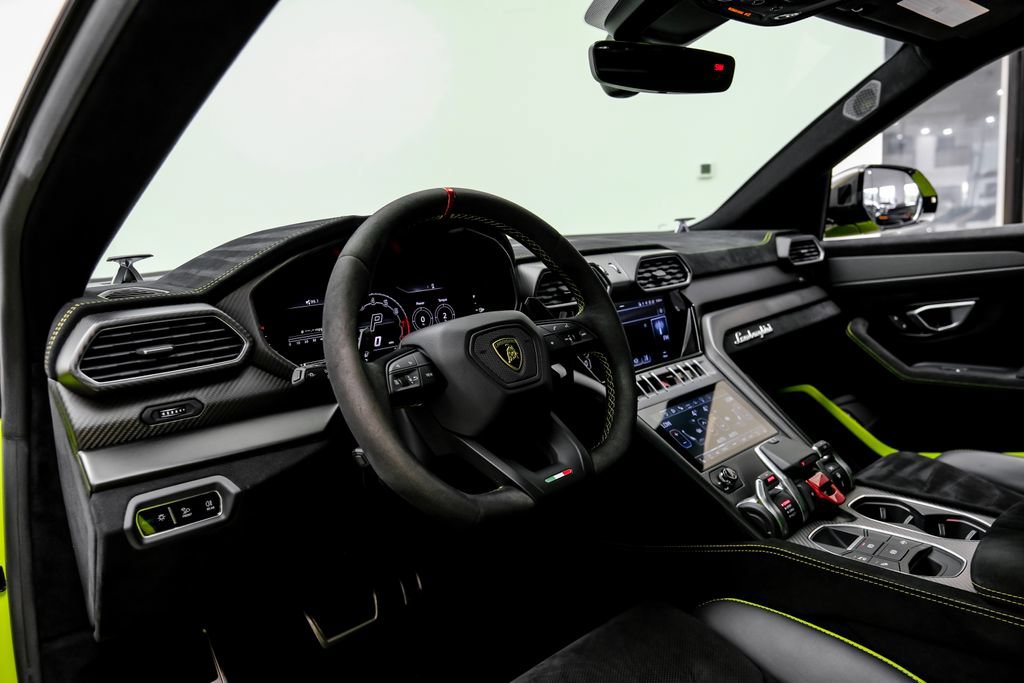 Used 2023 Lamborghini Urus Performante AWD/4WD image 7