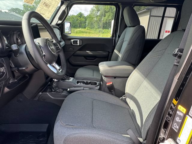 New 2026 Jeep Wrangler Unlimited Sahara AWD/4WD image 25