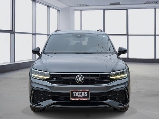 Used 2023 Volkswagen Tiguan SE R-Line image 2