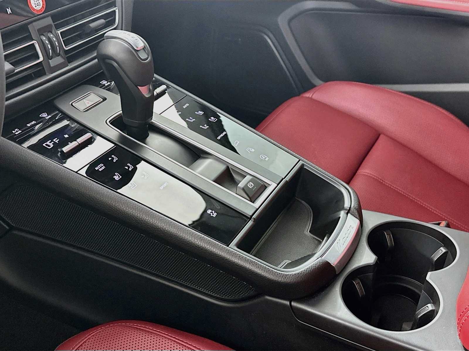 Certified 2026 Porsche Macan AWD/4WD image 20