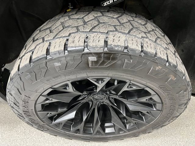 Used 2024 GMC Sierra 1500 AT4 w/ Technology Package image 17