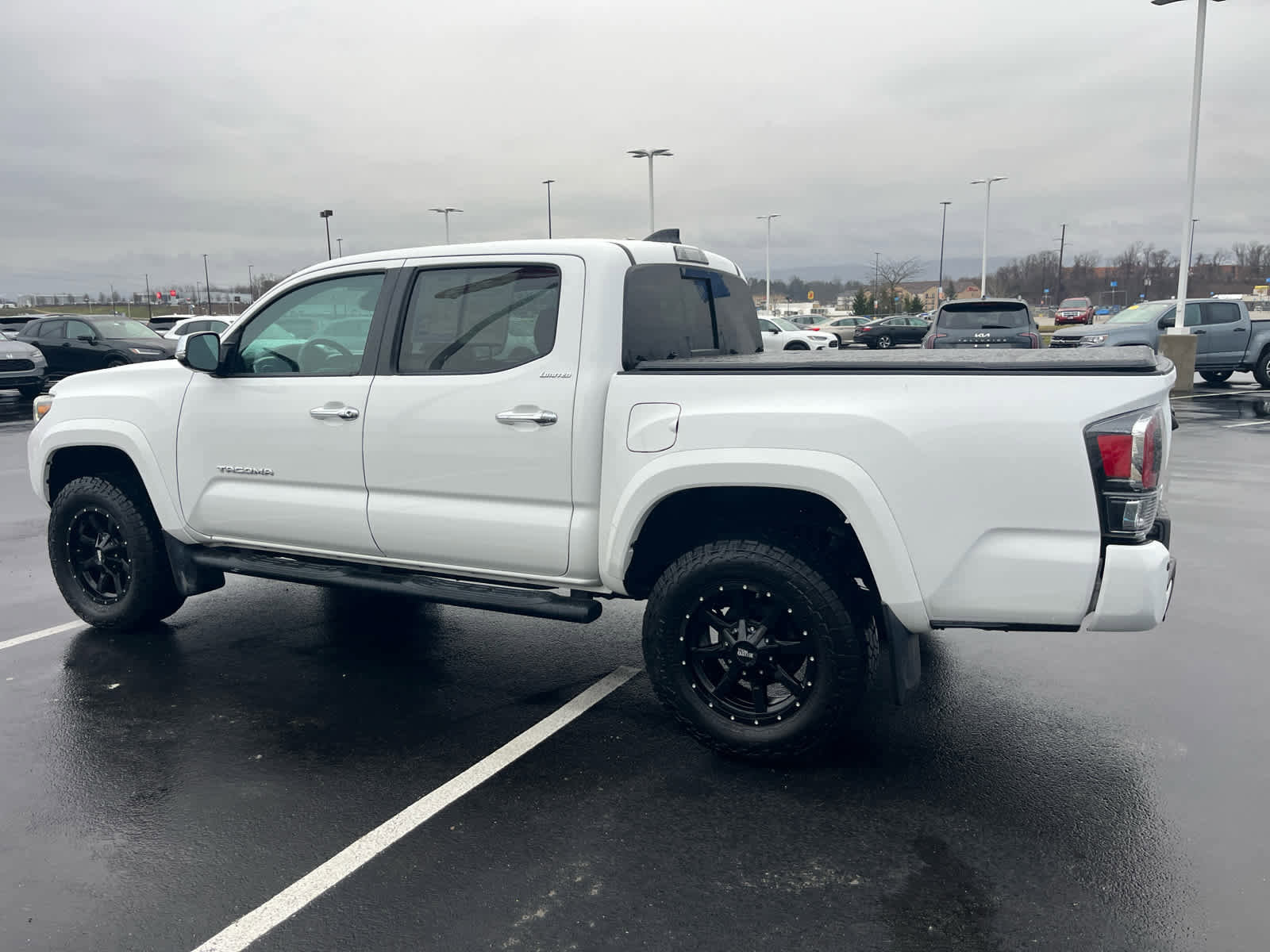 Used 2020 Toyota Tacoma Limited image 9