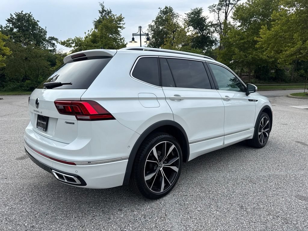Used 2024 Volkswagen Tiguan SEL R-Line AWD/4WD image 10