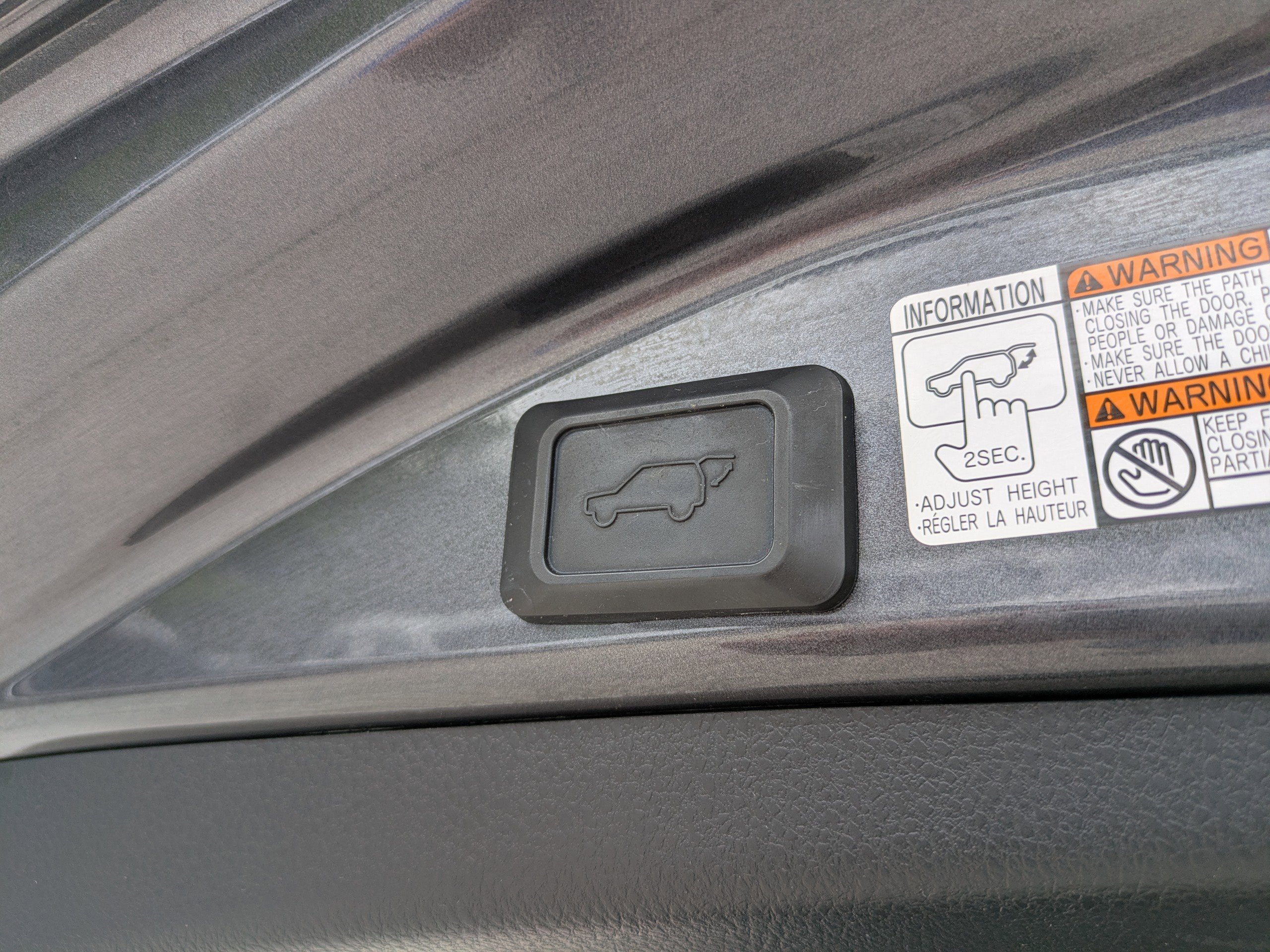 Used 2018 Toyota RAV4 Limited FWD image 10