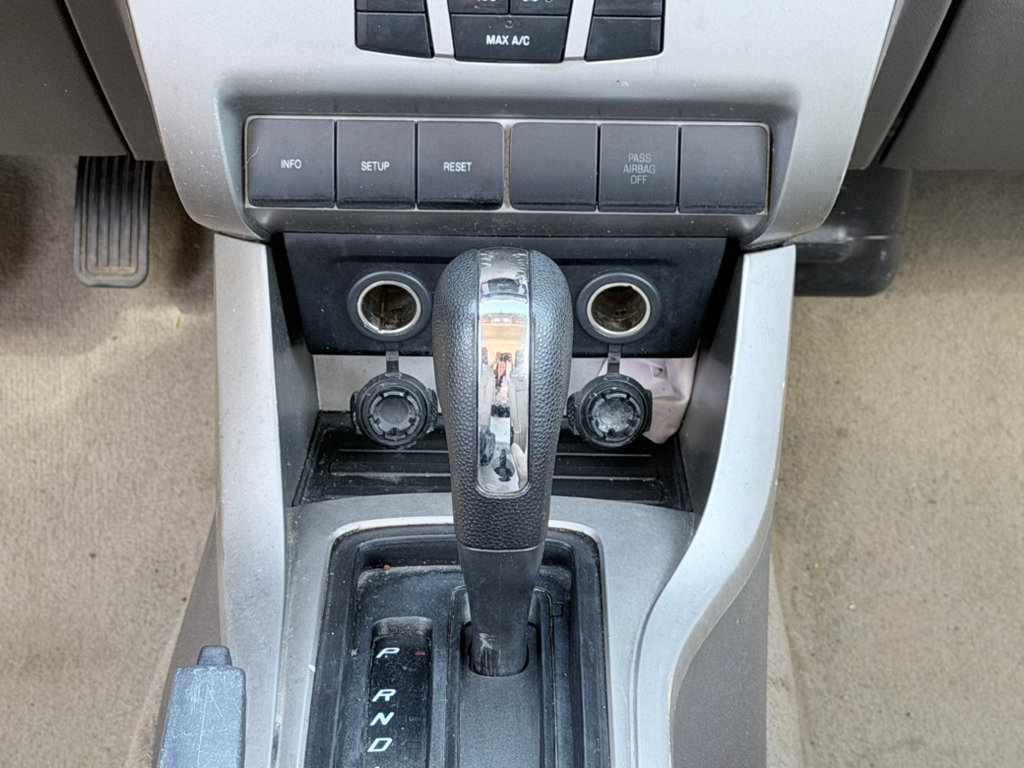 Used 2008 Ford Focus Sedan FWD image 14