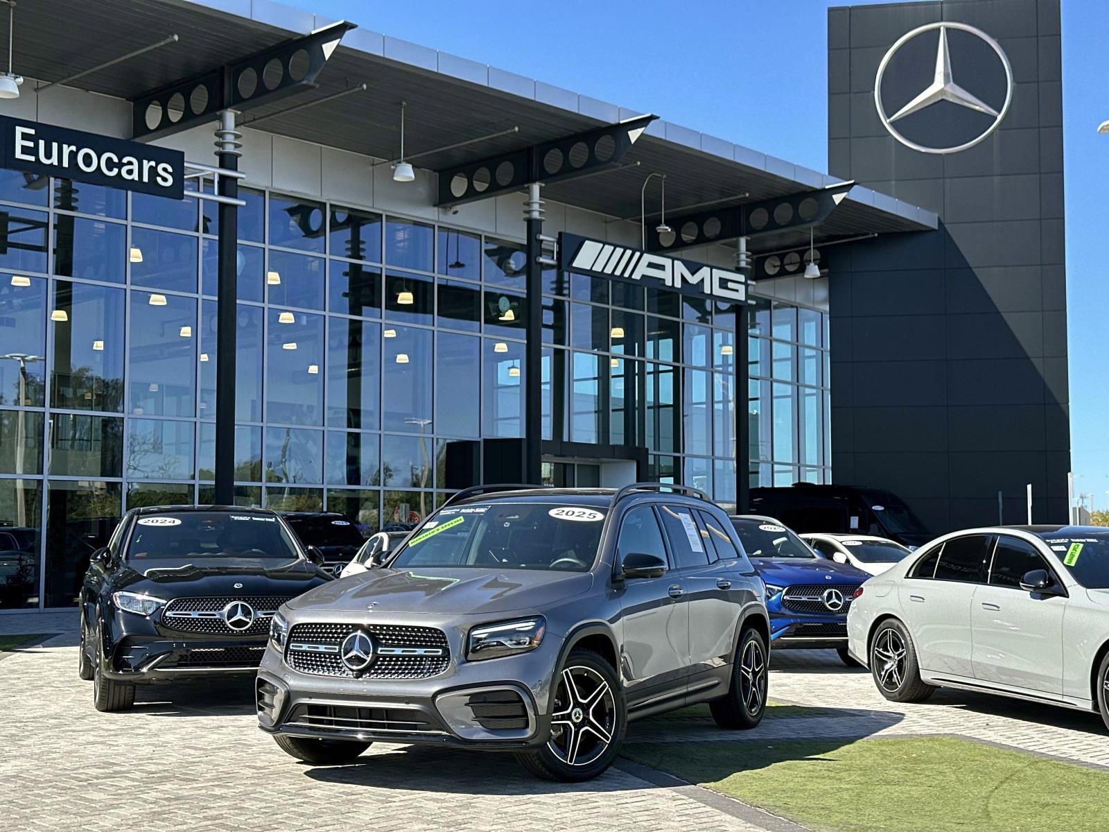 Certified 2025 Mercedes-Benz GLB 250 image 1