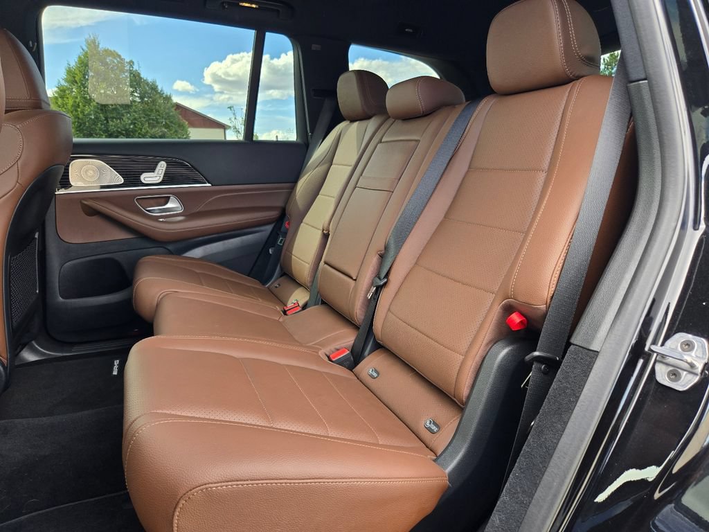Used 2025 Mercedes-Benz GLS 450 4MATIC image 4