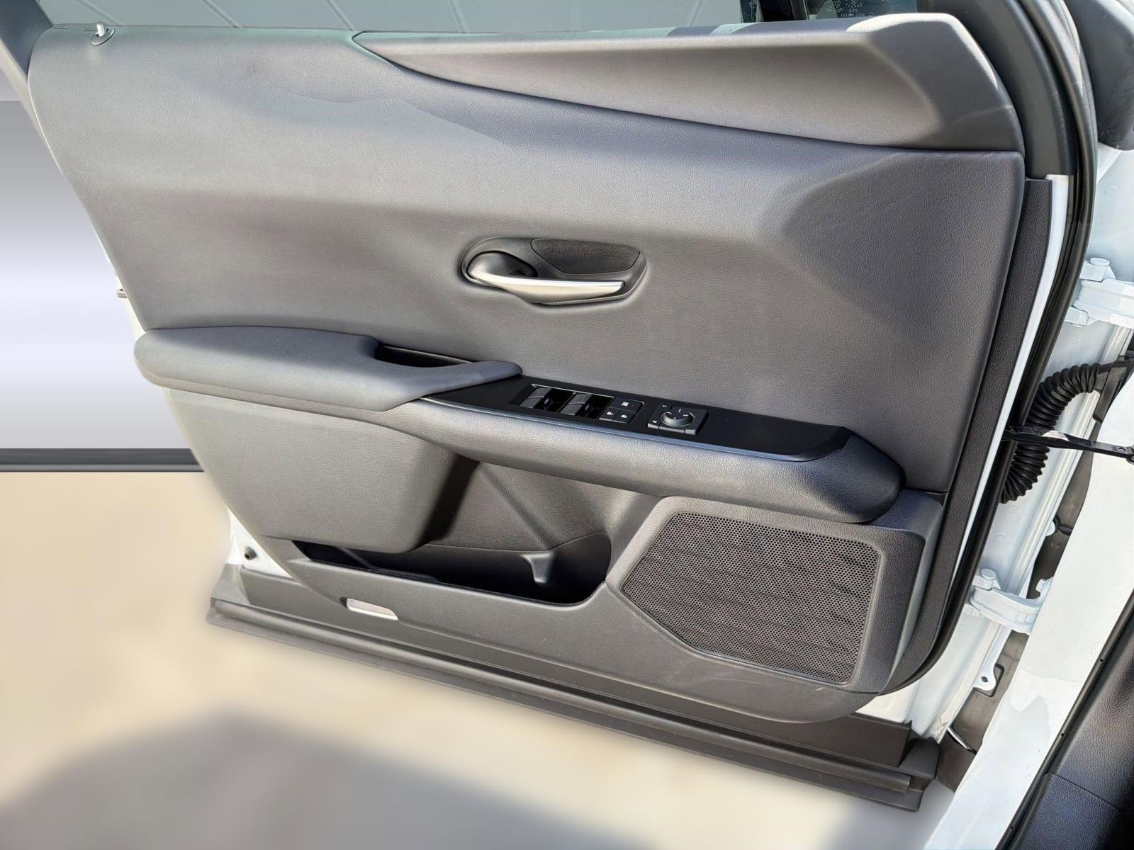 Used 2024 Lexus UX 250h F Sport FWD image 21