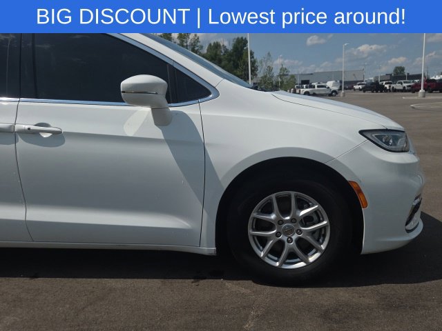 Used 2022 Chrysler Pacifica Touring-L FWD image 5
