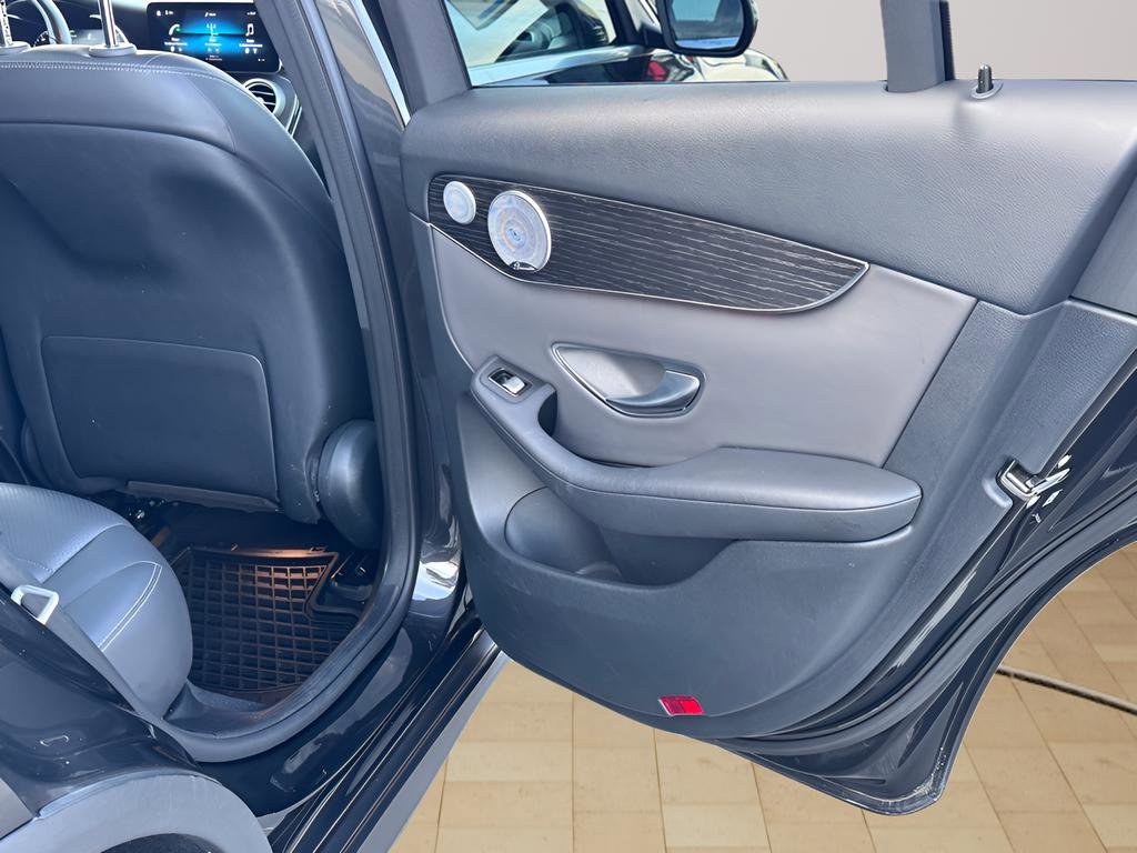 Used 2021 Mercedes-Benz GLC 300 4MATIC image 31