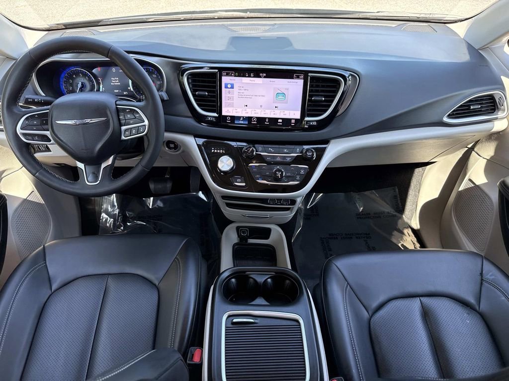 Used 2023 Chrysler Pacifica Touring-L FWD image 21
