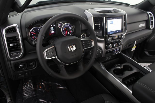 New 2025 RAM 1500 4x4 Crew Cab image 8