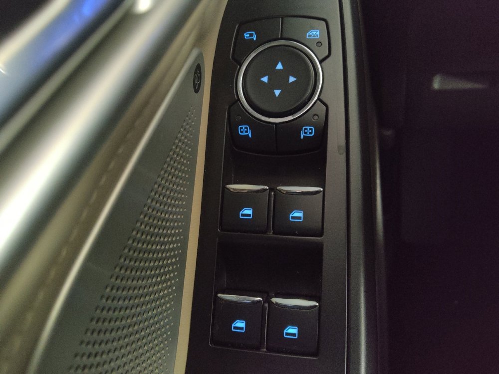 Used 2020 Ford Explorer Platinum w/ Premium Technology Package AWD/4WD image 27