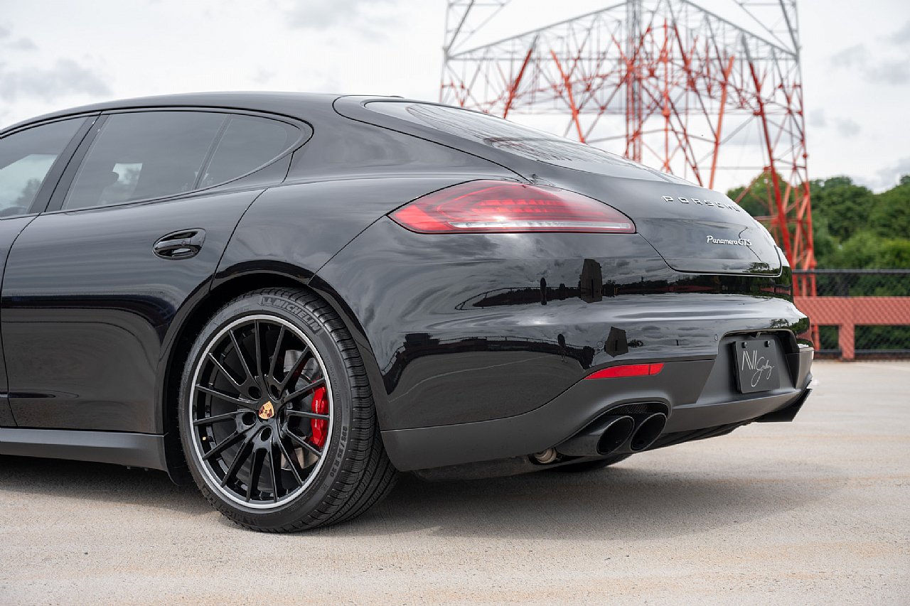Used 2015 Porsche Panamera GTS AWD/4WD image 18