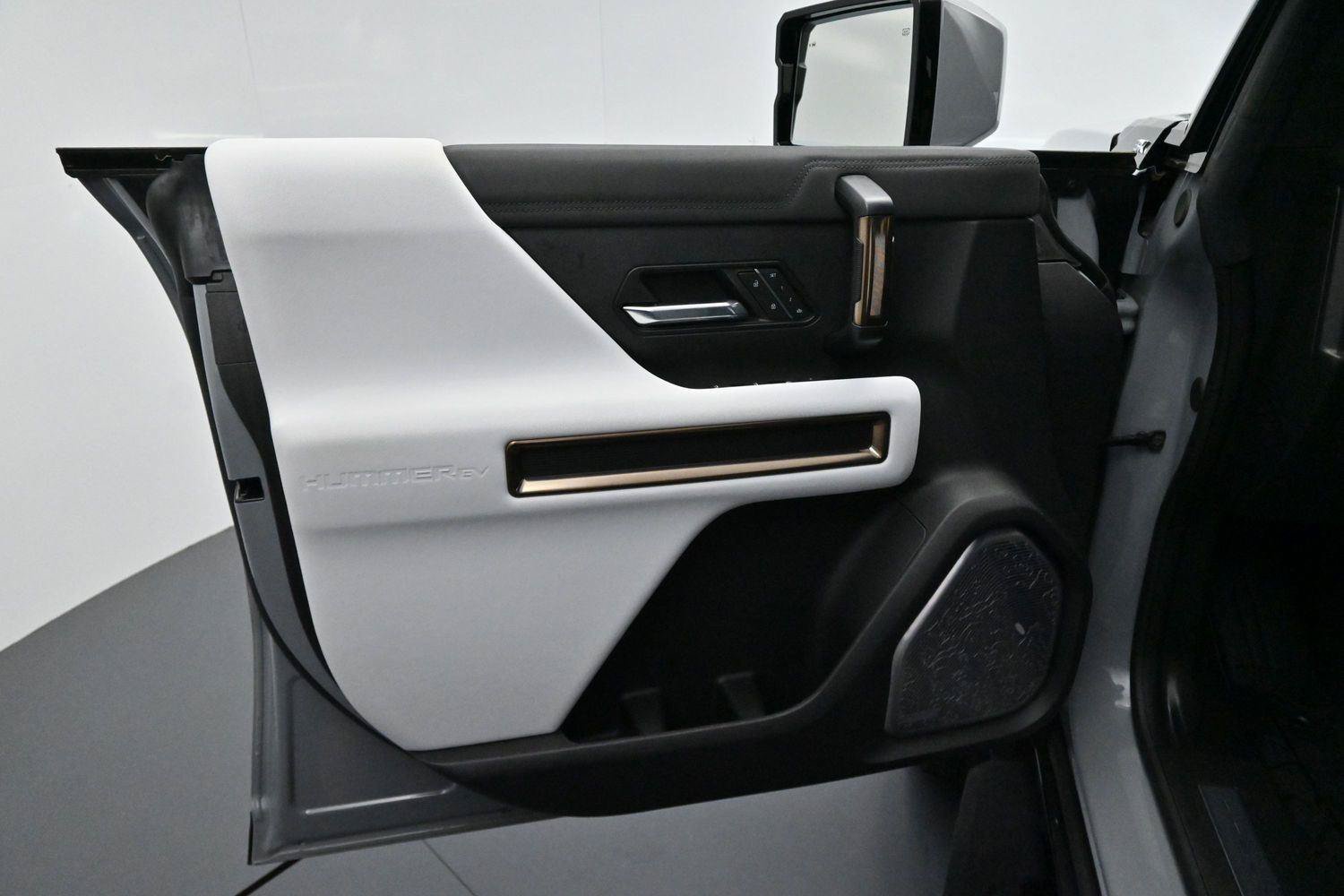 Used 2024 GMC Hummer EV 3X AWD/4WD image 12