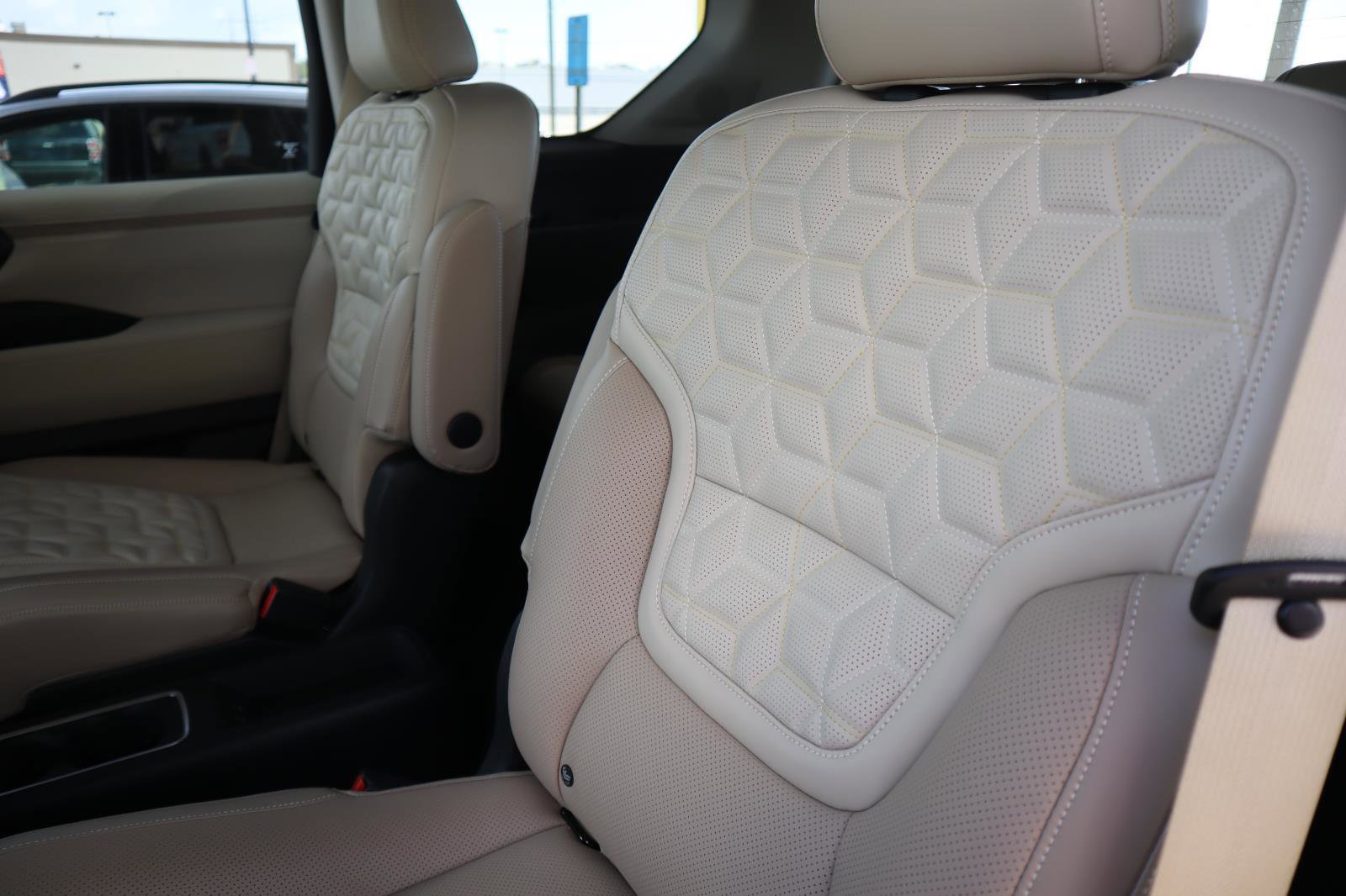 New 2026 Nissan Armada Platinum image 40