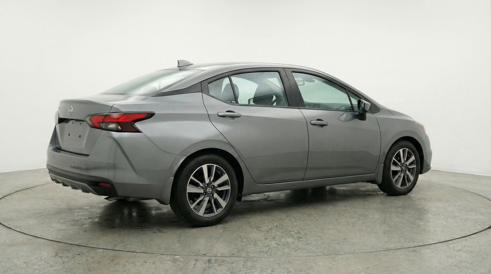 Used 2025 Nissan Versa SV image 7