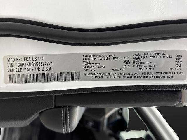 Used 2025 Jeep Grand Cherokee L Limited w/ Black Appearance Package image 41