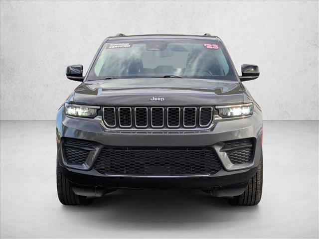 Used 2023 Jeep Grand Cherokee Laredo image 2