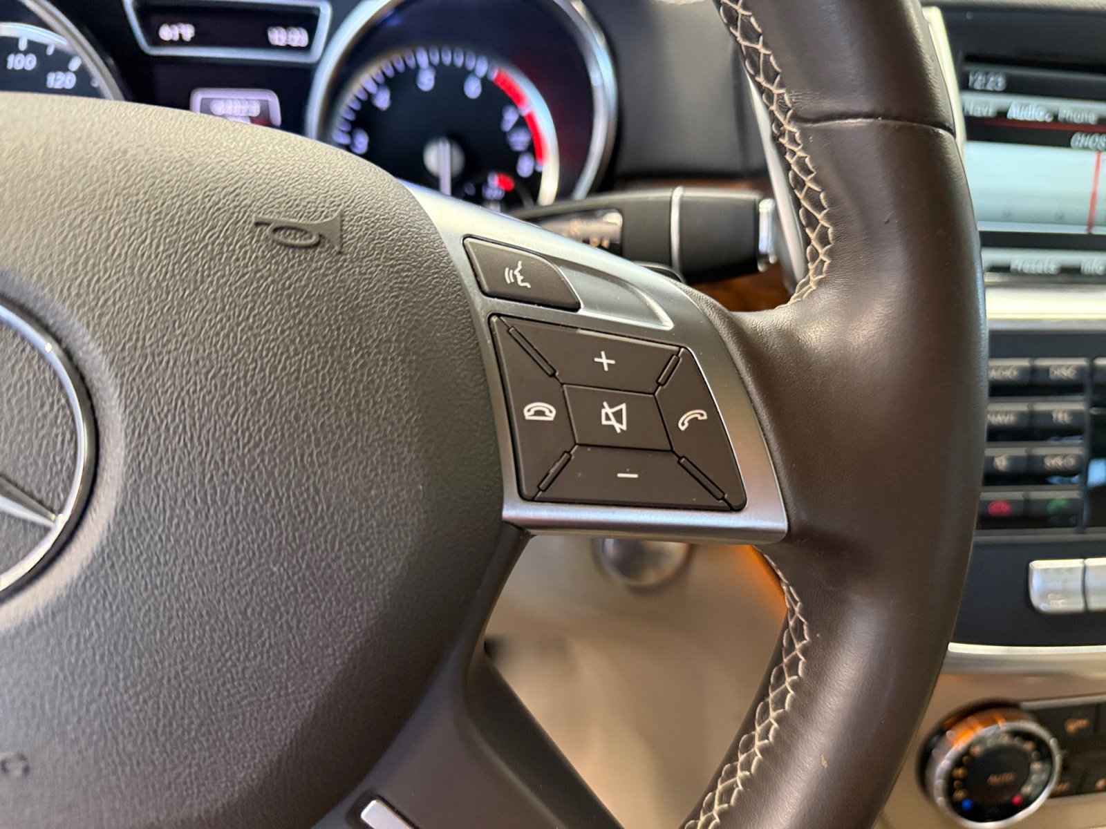 Certified 2015 Mercedes-Benz GL 450 4MATIC image 31