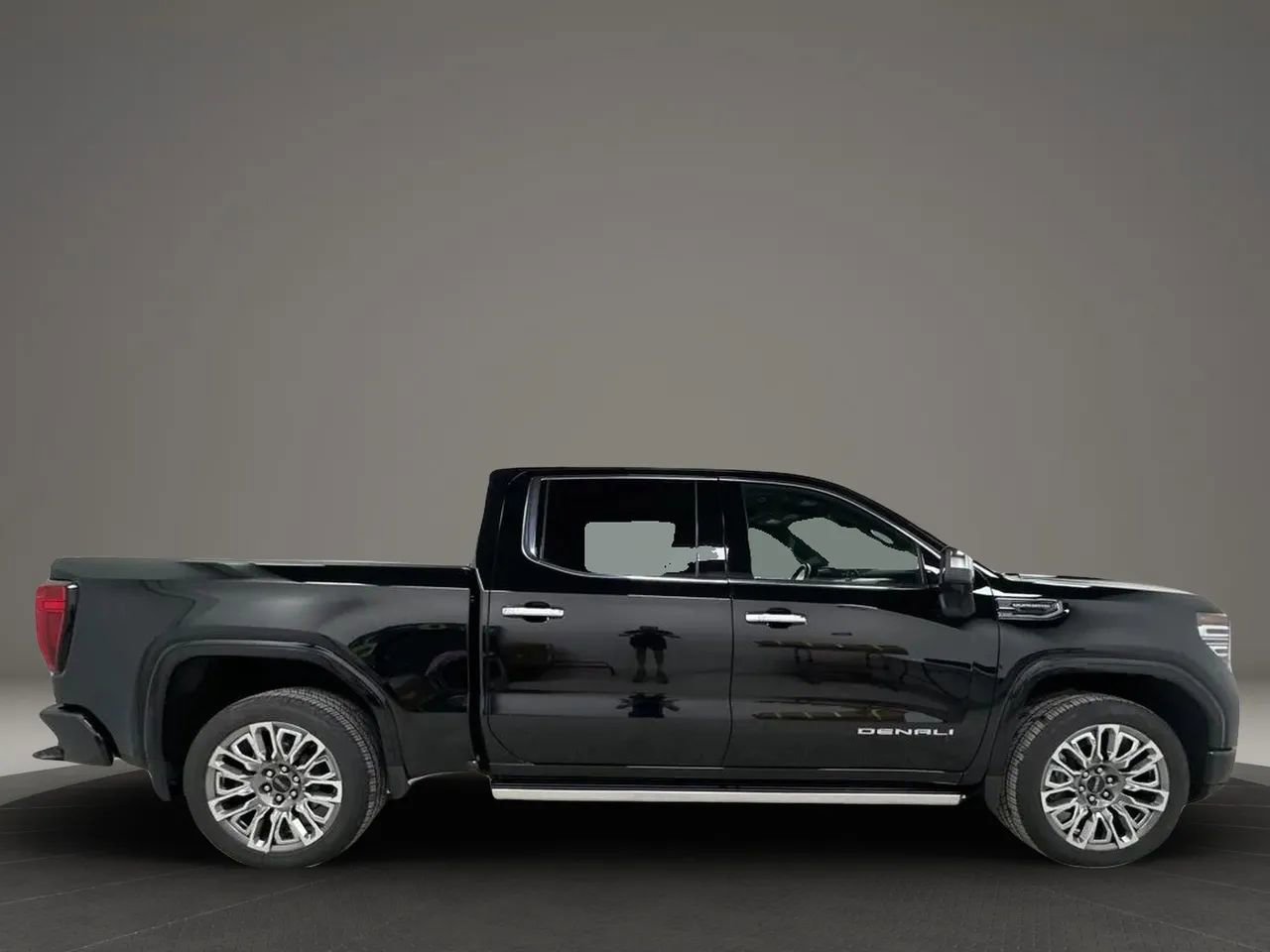 Used 2025 GMC Sierra 1500 Denali Ultimate image 6