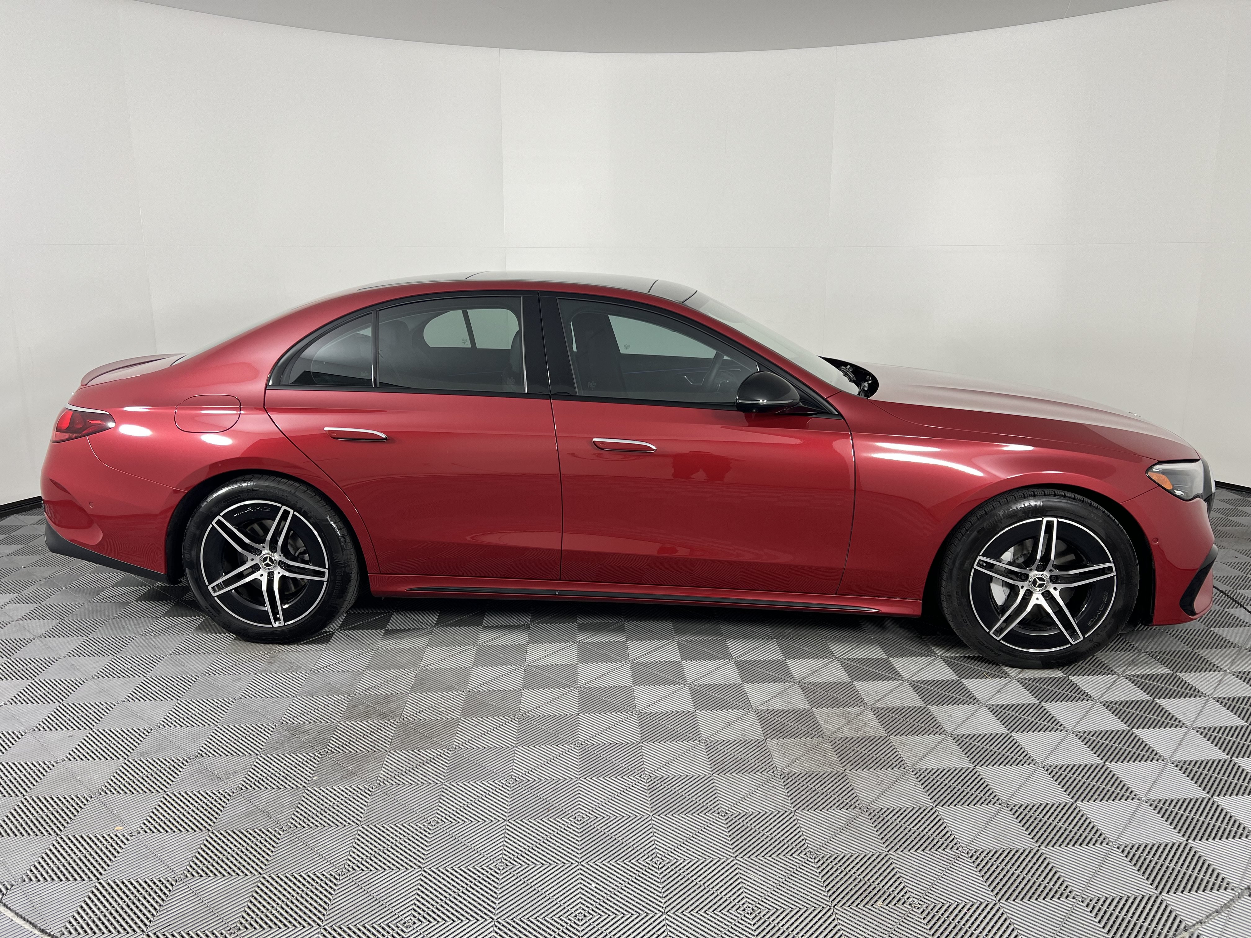 Used 2025 Mercedes-Benz E 350 4MATIC Sedan image 14