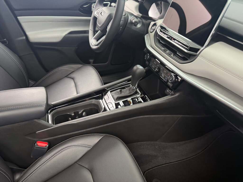 New 2026 Jeep Compass Limited image 19