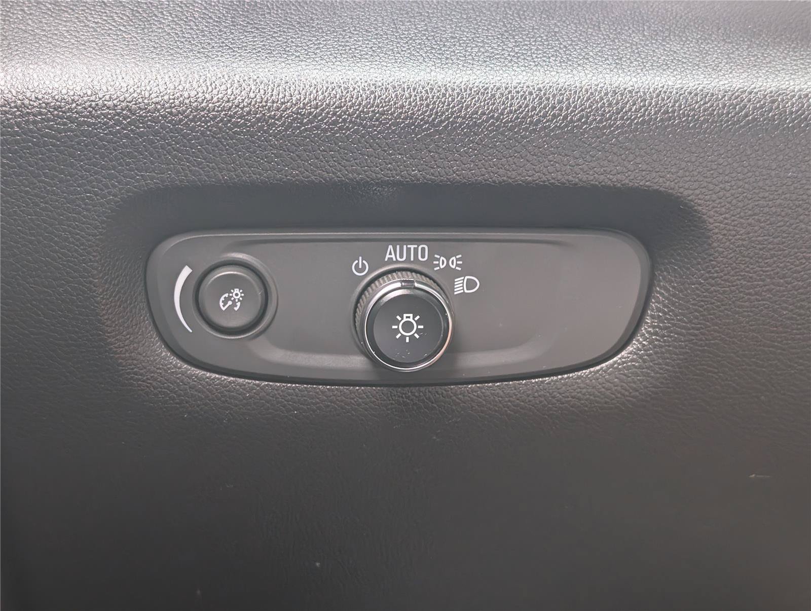 Used 2023 Chevrolet Traverse Premier w/ LPO, Floor Liner Package AWD/4WD image 26