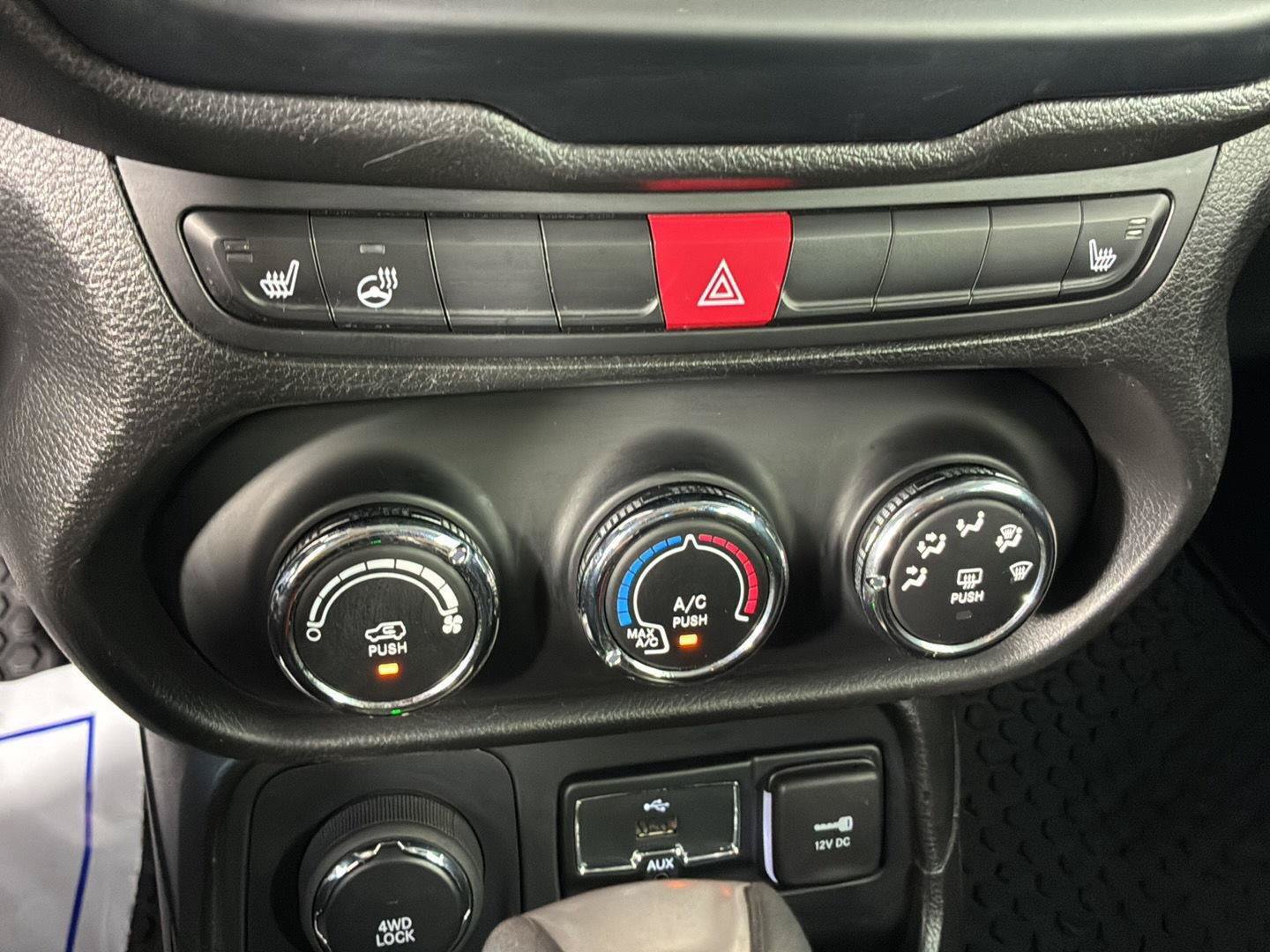 Used 2017 Jeep Renegade Latitude w/ Cold Weather Group AWD/4WD image 31