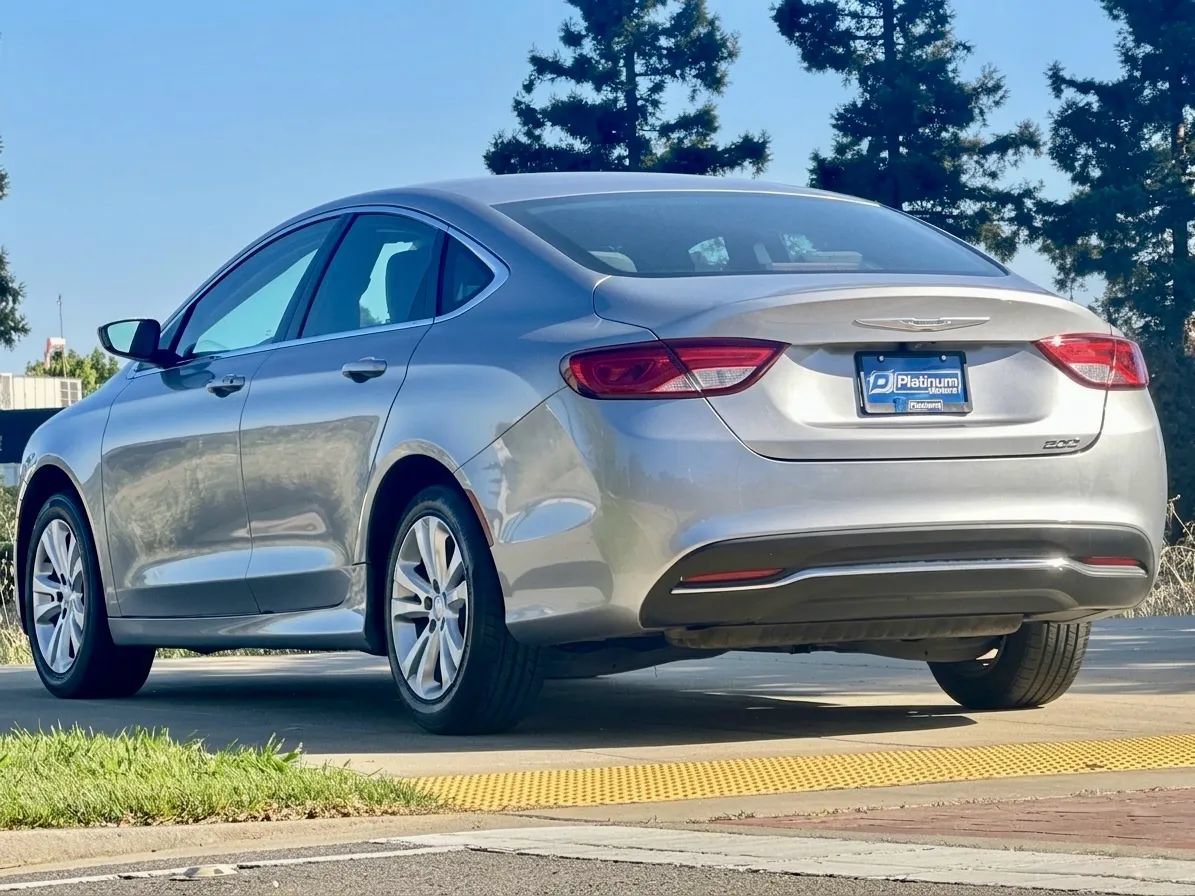 Used 2016 Chrysler 200 Limited FWD image 4