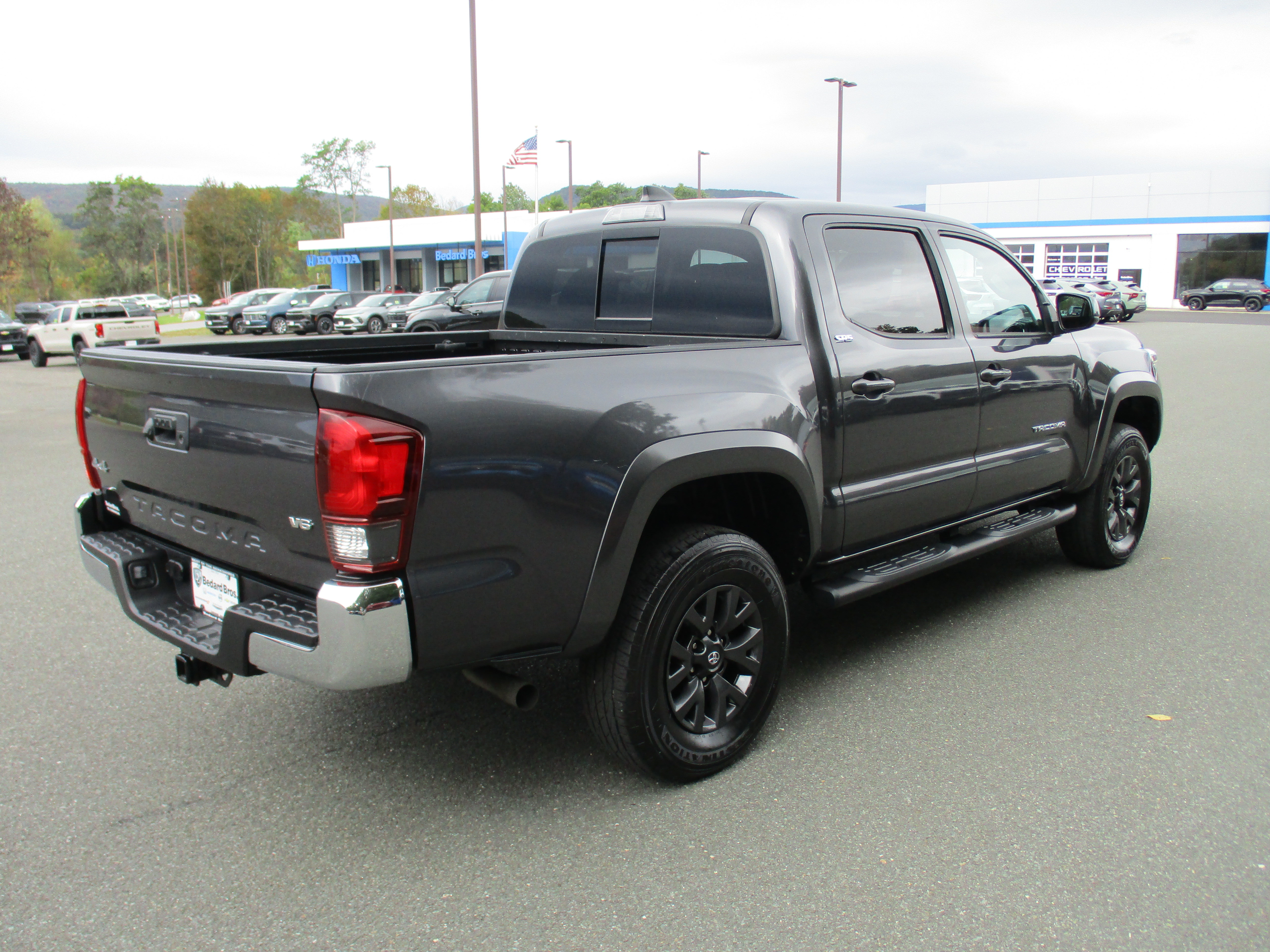 Used 2023 Toyota Tacoma SR5 AWD/4WD image 5