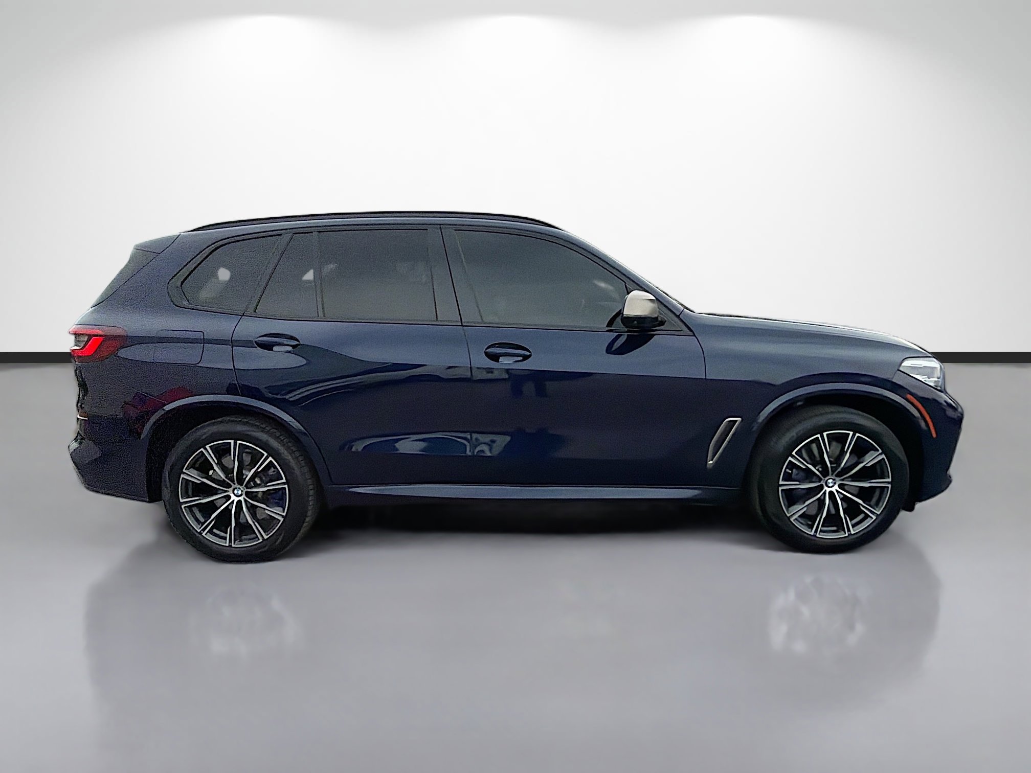 Used 2021 BMW X5 M50i AWD/4WD image 2