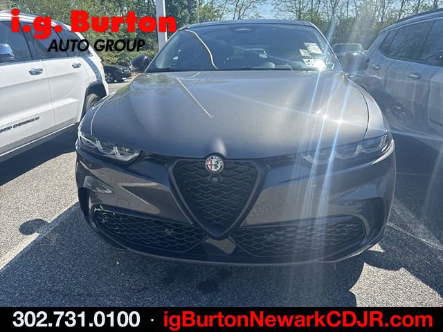 Used 2025 Alfa Romeo Tonale w/ Premium Package image 3