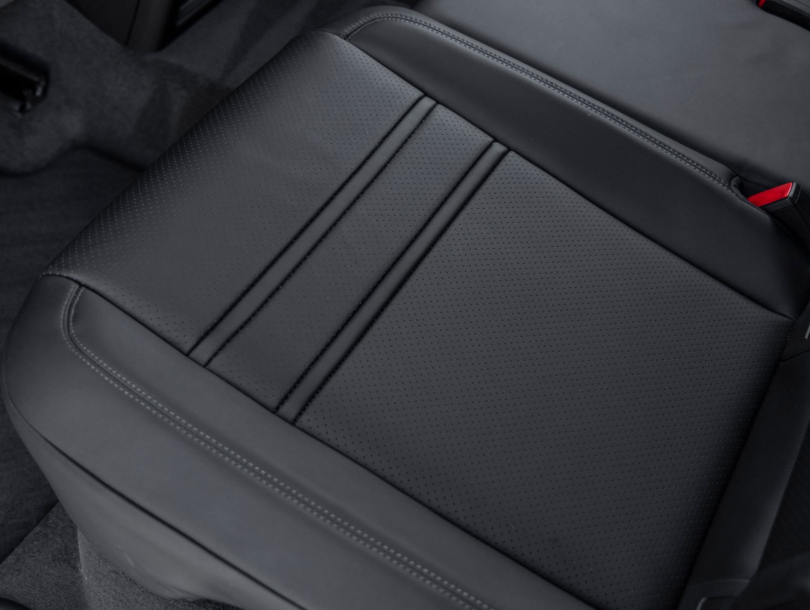 Certified 2026 Porsche Cayenne Coupe image 31