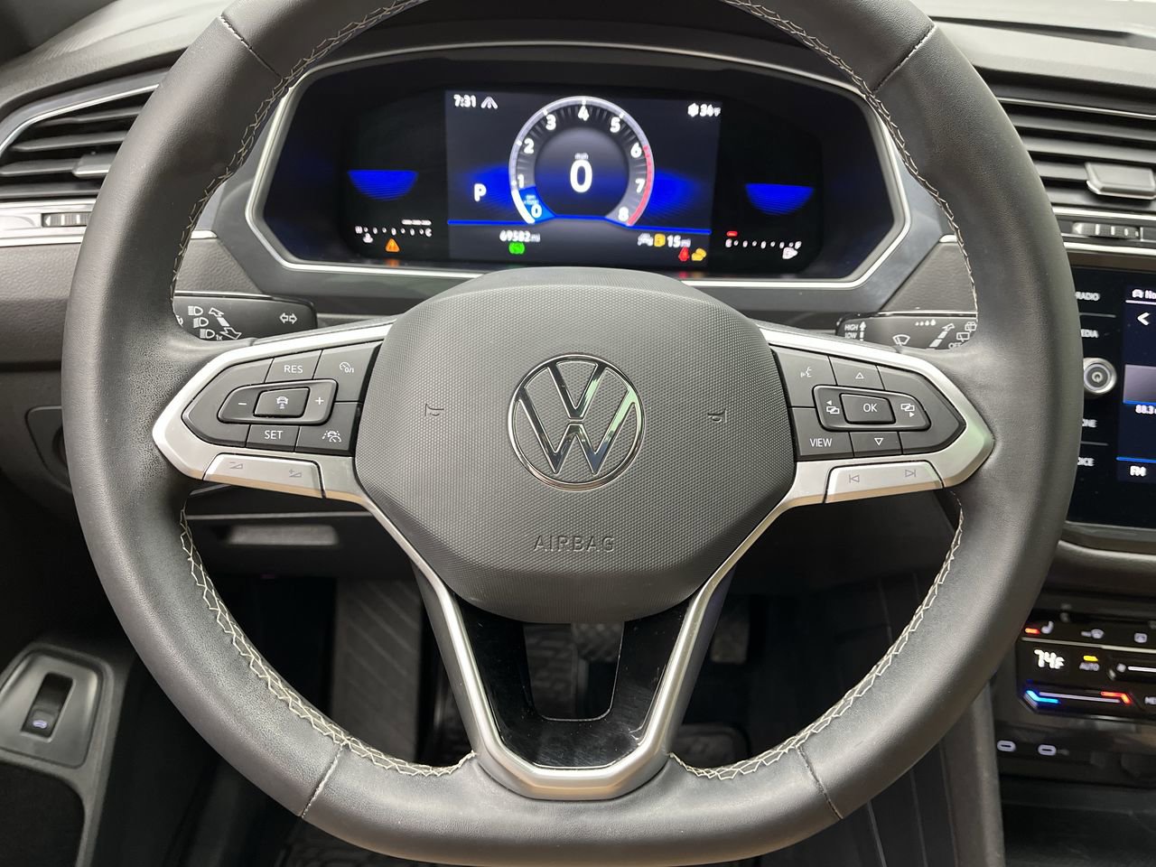 Used 2022 Volkswagen Tiguan SE AWD/4WD image 14