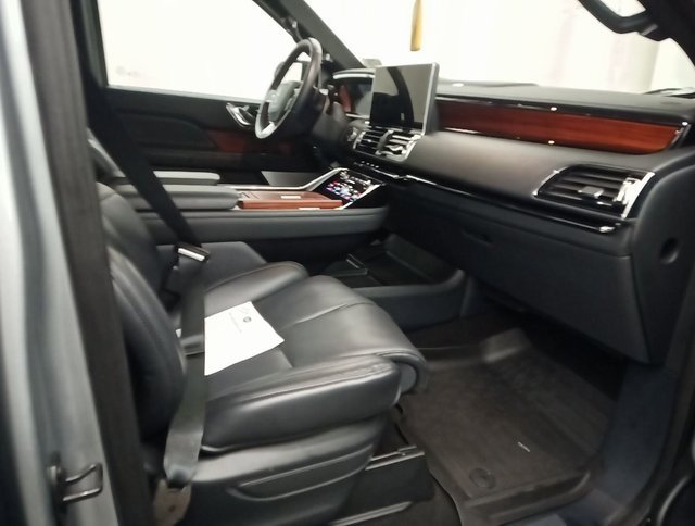 Used 2024 Lincoln Navigator L Reserve w/ Equipment Group 201A image 10
