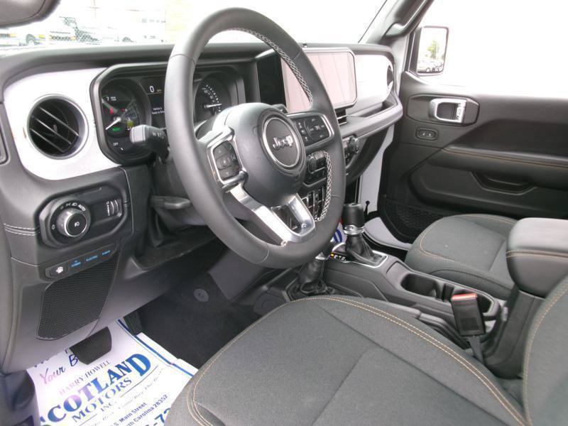 Used 2025 Jeep Wrangler Unlimited Sahara w/ Safety Group AWD/4WD image 13