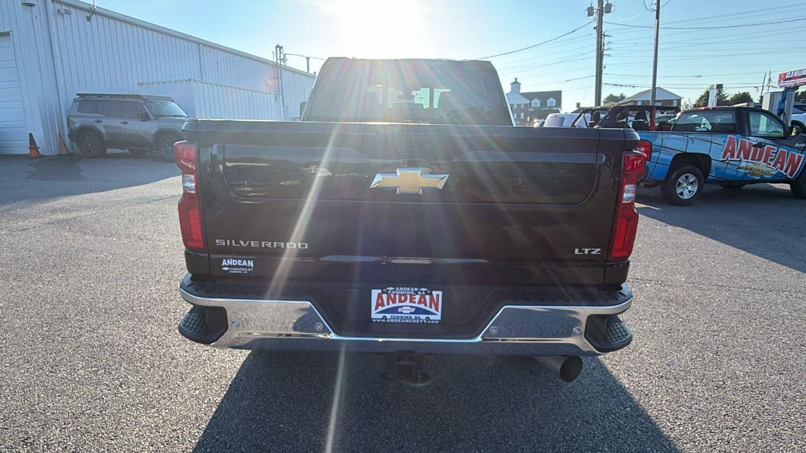 Used 2022 Chevrolet Silverado 2500 LTZ w/ LTZ Premium Package AWD/4WD image 10
