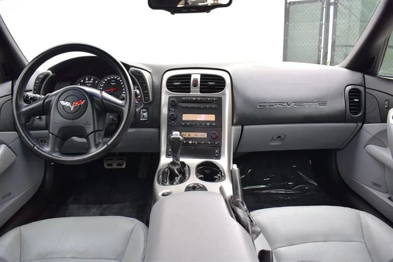 Used 2005 Chevrolet Corvette Coupe w/ Preferred Equipment Group RWD image 17