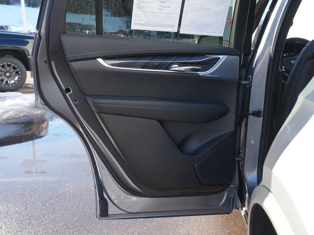 Used 2025 Cadillac XT6 Premium Luxury image 22